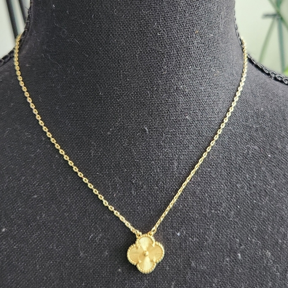 Gold Plated Lucky 4 Leaf Clover Womens Pendant Necklace - Picture 4 of 8